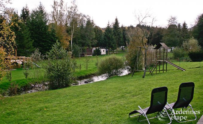 Holiday home in Sainte-Ode: relaxation by the water for 6 people in the Belgian Ardennes