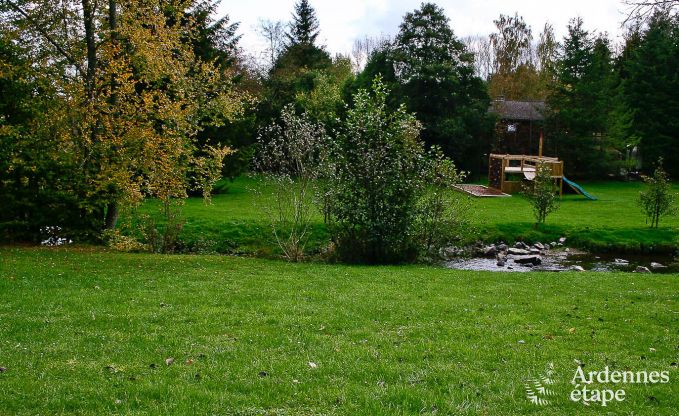 Holiday home in Sainte-Ode: relaxation by the water for 6 people in the Belgian Ardennes