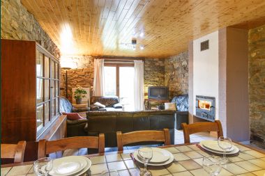 Holiday home in Sainte-Ode: haven of peace for 8 people with terrace and garden in the Ardennes