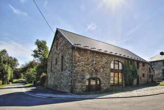 Holiday home in Sainte-Ode: comfort for 8 people in the heart of the Ardennes