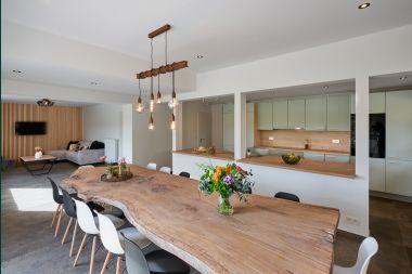 Holiday home Sippenaeken: charming accommodation for 15 people with jacuzzi and private garden in the Ardennes