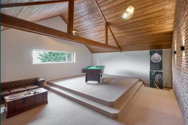 Holiday home Sippenaeken: charming accommodation for 15 people with jacuzzi and private garden in the Ardennes