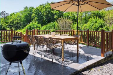 Cozy chalet in Somme-Leuze: Scandinavian stay for families with children and pets