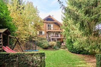 Chalet in Somme-Leuze, 8 persons, 4 bedrooms, wood pellet stove, private garden, playground, covered terrace