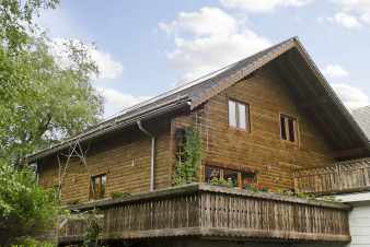 Well-equipped chalet with wellness facilities for 11 guests in Sourbrodt