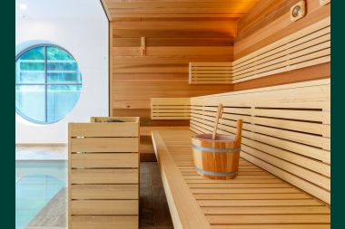 Spacious luxury villa in Spa for 15 people with 5 bedrooms, sauna, outdoor pool and private garden