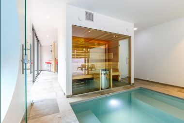 Spacious luxury villa in Spa for 15 people with 5 bedrooms, sauna, outdoor pool and private garden