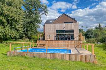 Luxury rental for 10 people with swimming pool and jacuzzi near Francorchamps in the Ardennes.