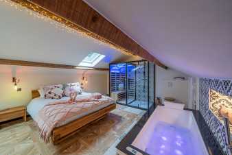 Luxury chalet in Sprimont with sauna and hot tub, perfect for 2 couples