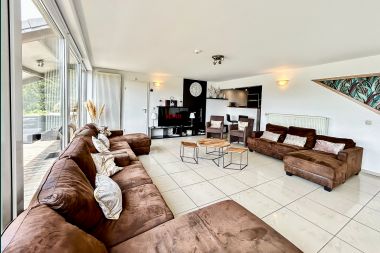 Luxury villa in Stavelot (Coo) for 24 persons in the Ardennes