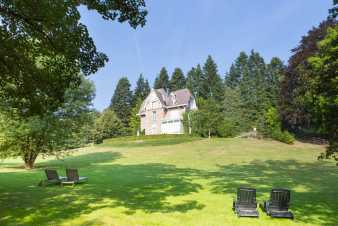 Holiday château for 26 guests in a great location in Stavelot, where dogs are welcome
