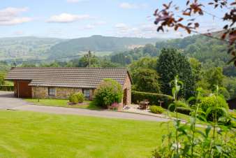 Charming 3.5-star holiday home for 4/5 persons in Stavelot