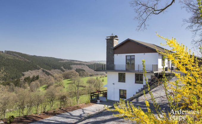 Holiday cottage on the hills of Stavelot with jacuzzi and infrared sauna