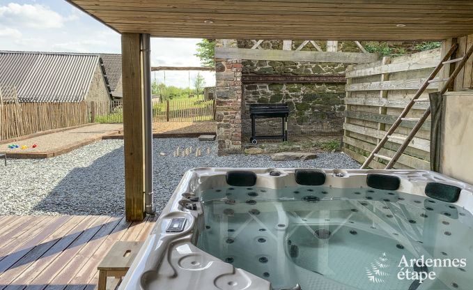 Holiday home with jacuzzi for 6/8 people to rent in the Ardennes