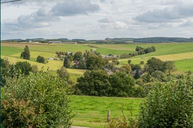 Cozy chalet in Tenneville for 4 persons/3 adults with 2 bedrooms, playroom, baby corner and panoramic view