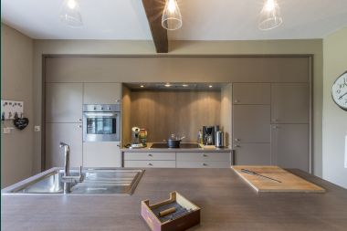 Spacious holiday home for 9 people in Tinlot with 4 bedrooms and bathrooms, swimming pool, private garden and play facilities