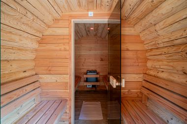 Spacious chalet for 8 people in Trois-Ponts with indoor-outdoor pool, sauna and private terrace by the water