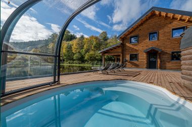 Spacious chalet for 8 people in Trois-Ponts with indoor-outdoor pool, sauna and private terrace by the water
