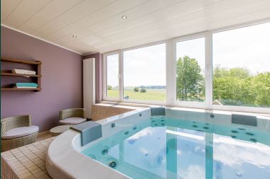 Luxury villa in Vaux-sur-Sûre for 6/9 persons in the Ardennes