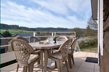 Charming chalet in Vencimont for 4-6 people: renovated 2025, family-friendly amenities and bike-friendly location