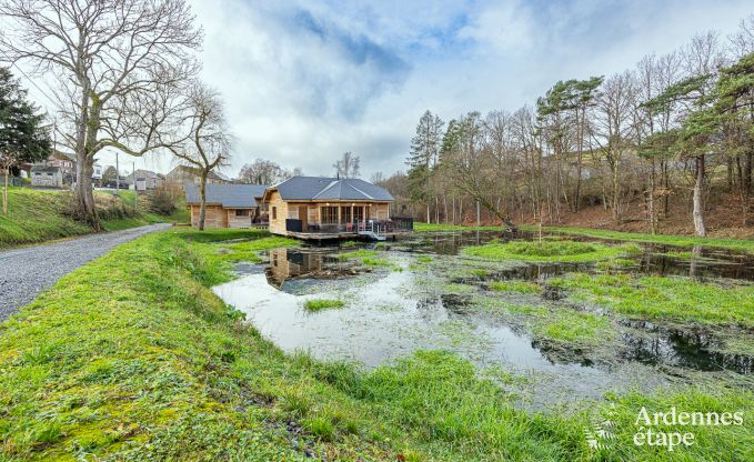 Unique stilt house for 4 people, on a pond in Vencimont