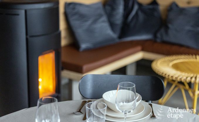 Unique stilt house for 4 people, on a pond in Vencimont