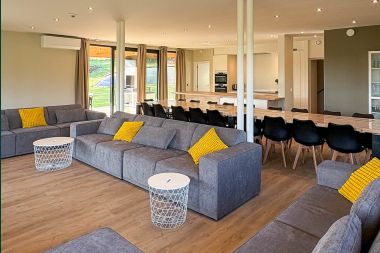 Spacious holiday home in Vencimont for 13 people with 6 bedrooms and bathrooms and private garden with trampoline and petanque