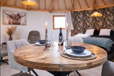 Romantic yurt in Vielsalm: comfortable stay with private garden, terrace, and secure bicycle storage