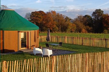 Romantic yurt in Vielsalm: comfortable stay with private garden, terrace, and secure bicycle storage