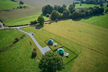 Romantic yurt in Vielsalm: comfortable stay with private garden, terrace, and secure bicycle storage