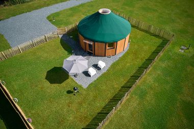 Unique yurt for 2 persons in Vielsalm with modern bathroom, private garden and bicycle storage
