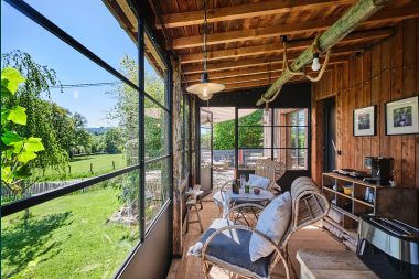 Romantic tiny house for 2 people with private jacuzzi, wood pellet stove and garden in Vielsalm, Ardennes