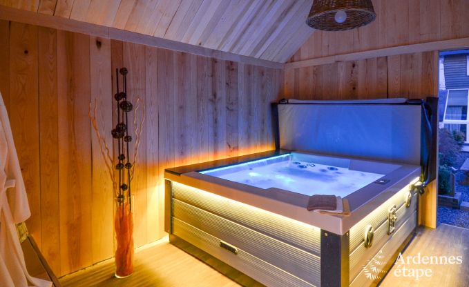 Holiday group accommodation with sauna and jacuzzi to rent in Vielsalm