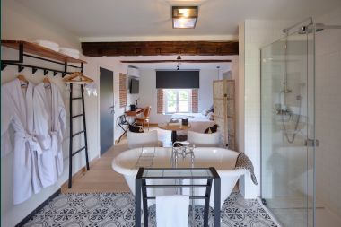 Comfortable holiday home for 10 people in Villers-en-Fagne with covered outdoor pool, jacuzzi and wood stove