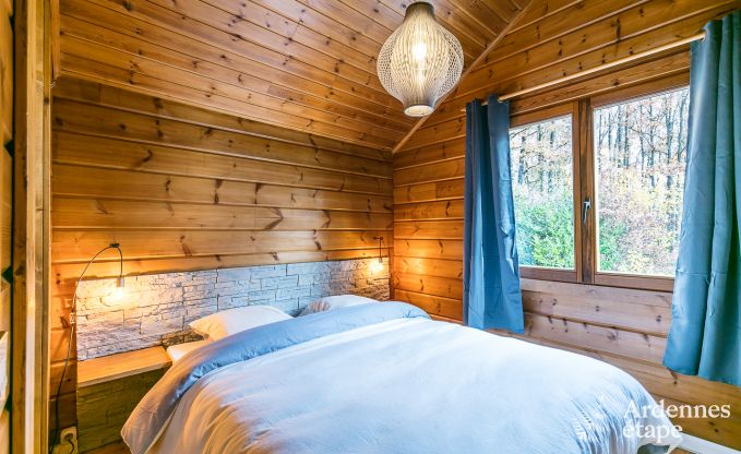 Chalet for 6 - 8 people with bubble bath and beautiful view in Viroinval