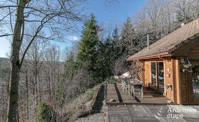 Chalet for 6 - 8 people with bubble bath and beautiful view in Viroinval