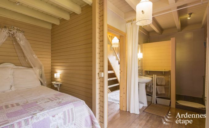 Luxurious chalet with bubble bath and sauna in Viroinval, surrounded by nature