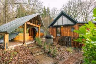 Cozy chalet for 4 people in Viroinval in the Ardennes: relaxation and nature guaranteed
