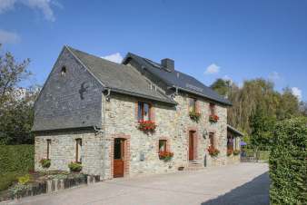 Rustic holiday home for 14-16 guests for rent in the Ardennes (Waimes)