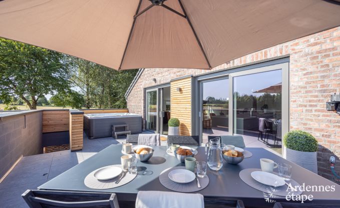 Comfortable holiday home in Welkenraedt for 6 people with jacuzzi, playground equipment and private garden