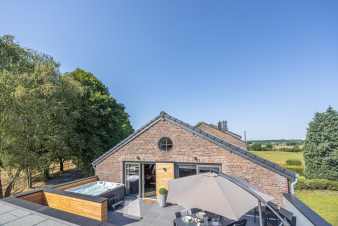 Holiday home Welkenraedt, 6 persons, 3 bedrooms, jacuzzi, garden, playground equipment, Ardennes