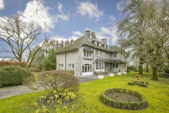 Charming manor for 12 people in Wellin in the Ardennes