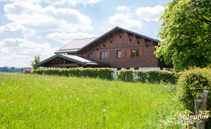 Lovely chalet with sauna, bubble bath and a superb garden n Xhoffraix, in Ardenne