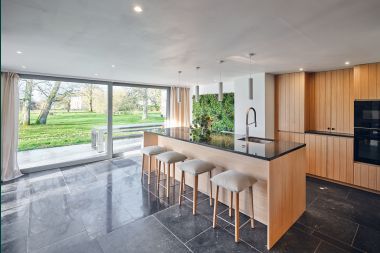 Charming village house for 10 people in Yvoir: hot tub, fireplace, large private garden