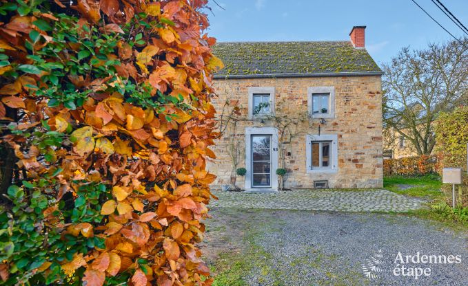 Charming village house for 10 people in Yvoir: hot tub, fireplace, large private garden