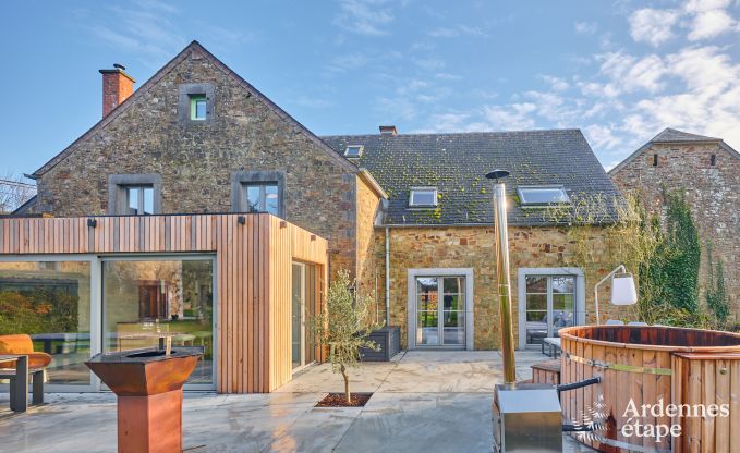 Charming village house for 10 people in Yvoir: hot tub, fireplace, large private garden